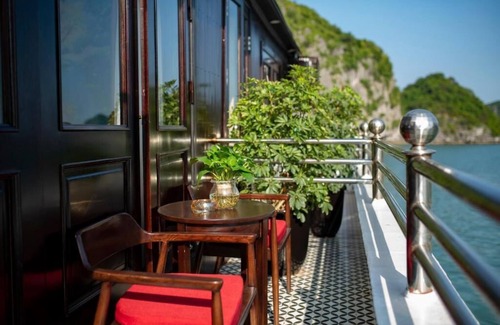 Bai Chay Boat Rental | Athena Royal Cruise w/1 Double or 2 Twin Beds