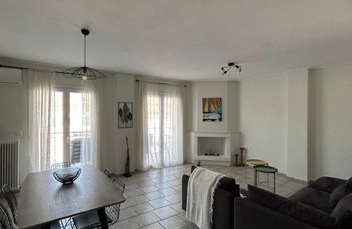 Argostoli Town Apartment | Athena's 3 Bedroom Sea View Apartment