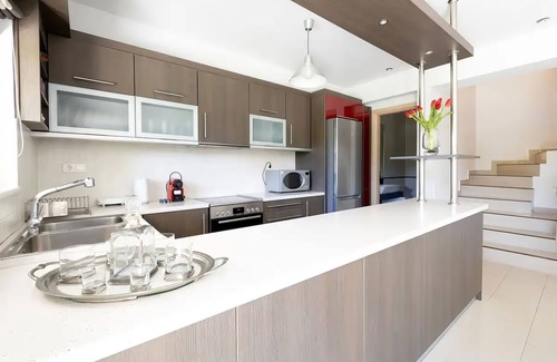 Vari House | Athenian Riviera Maisonette, Varkiza,7' walk from Beach Park, Athenian Riviera Maisonette, Varkiza,7