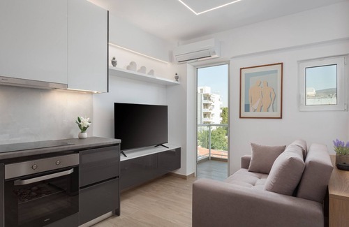 Vouliagmeni Apartment | Athenian Riviera Seaside Suite