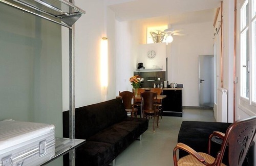 Pangrati Apartment | Athens Green Apartment with Garden and Balcony