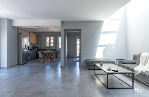 Agios Dimitrios Apartment | Athens Penthouse with Teracce