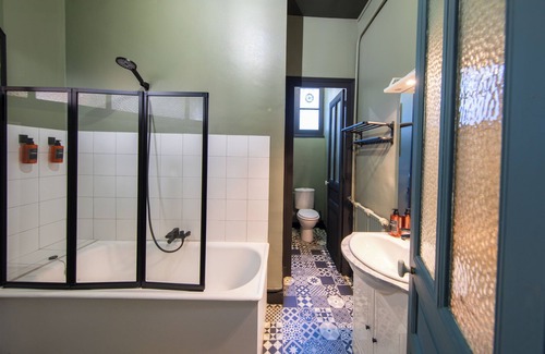 Orleans Apartment | Athos, L'élégant