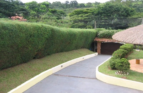 Laranja Azeda House | ATIBAIA - EASY ACCESS IN CLOSED CONDOMINIUM, NEAR BIG STONE