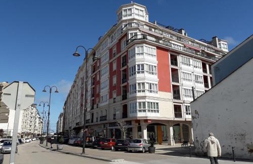 Figueras (Castropol) Apartment | Atico con terraza y piscina comunitaria