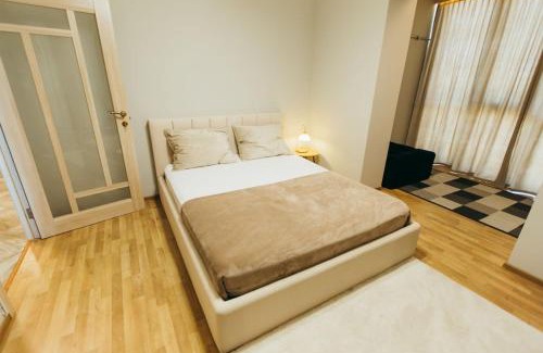Chernovtsy Apartment | Atlant luxury Big Family Apart on Golovna навпроти ТЦ ДЕПОТ та АТБ