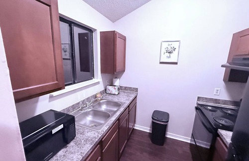 Sandalwood House | Atlantic - Spacious - Beach - Town Center - Mayo Clinic - Privacy-Center Spot