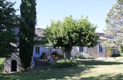 Tocane-Saint-Apre House | Atmospheric chartreuse with large swimming pool.