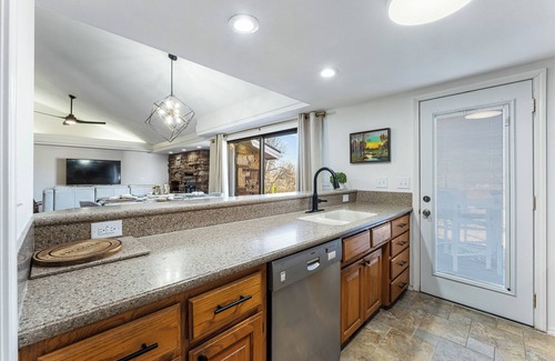 Bella Vista House | Atrium House @ Tee 16-min. from Trails & Lake