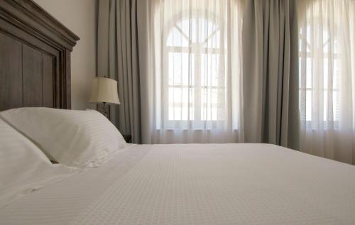 Ermoupoli Apartment | Atrium Suites