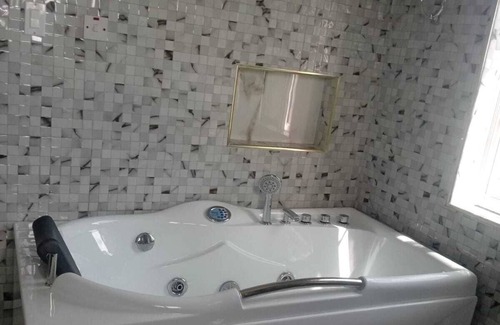 Portmore Apartment | ATRO Travels 2bdrm#Phoenix Park Village#jacuzzi#AC