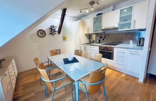 Smichov Apartment | Attic 15 min to Charles Bridge