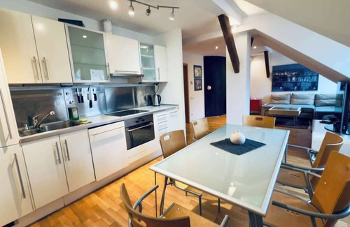 Smichov Apartment | Attic 15 min to Charles Bridge