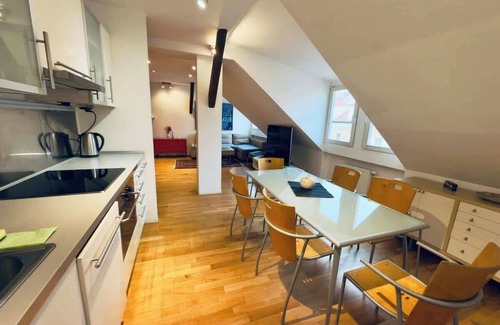Smichov Apartment | Attic 15 min to Charles Bridge