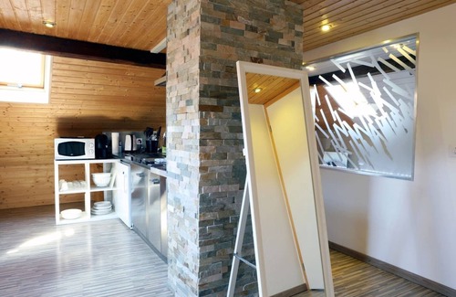 Sihlfeld Apartment | Attic loft with rooftop terrace!