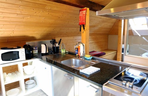 Sihlfeld Apartment | Attic loft with rooftop terrace!