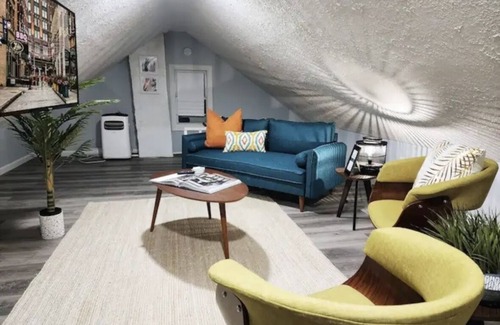 Ohio City House | Attic Retreat Within 5 Mins of the Westside Market