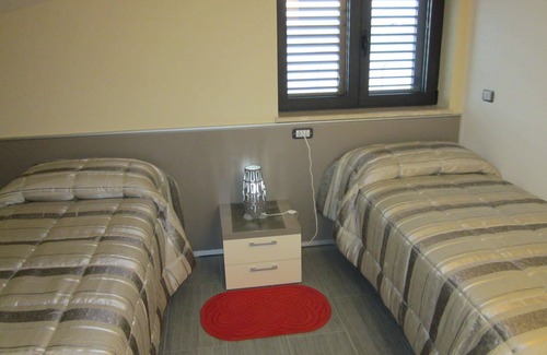 Campolattaro Hotel | Attic room with lake view - Bedroom with lake view
