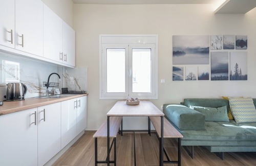 Agios Panteleimonas Apartment | ATTIKI METRO Top Floor Apartment