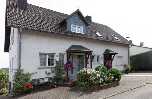 Bettenfeld Apartment | Attractive apartment in Bettenfeld with garden