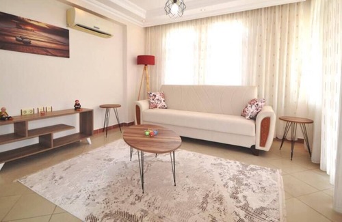 Mahmutlar Apartment | Attractive apartment - right down to the beach