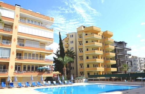 Mahmutlar Apartment | Attractive apartment - right down to the beach