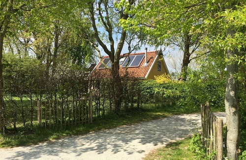 Kollumerpomp House | Attractive holiday home at Lauwersmeer National Park and Wadden Sea