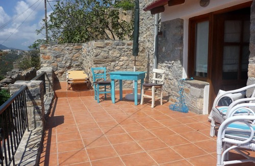 Kounelion House | Attractive renovated stone house with stunning countryside views