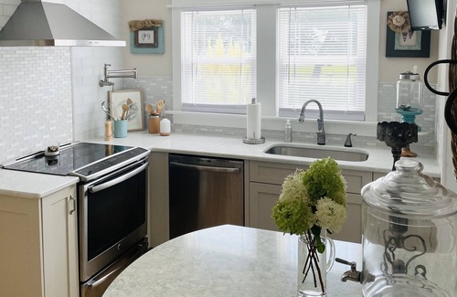 Cambridge House | Attractive Waterfront Home over looking Choptank River. Sleeps 5