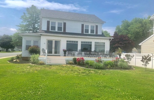Cambridge House | Attractive Waterfront Home over looking Choptank River. Sleeps 5