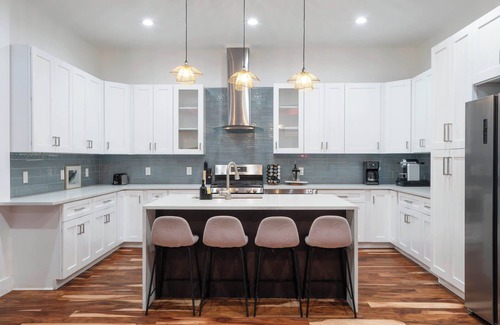 MLK House | ATX Hype House 6th Street — 5 min Drive