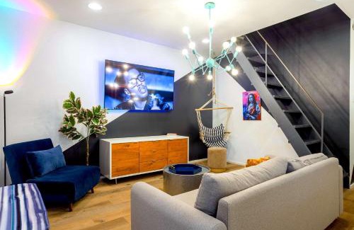 East Cesar Chavez Villa | ATX Icon Mansion - Rainey Street - 6 min walk