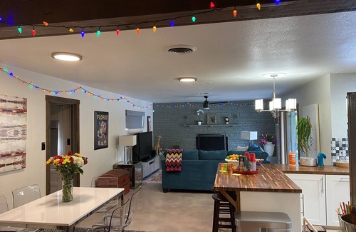 Windsor Park House | ATX Oasis 7 minutes from downtown! Monthly Specials!