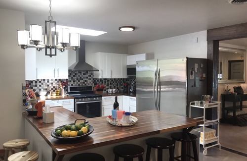 Windsor Park House | ATX Oasis 7 minutes from downtown! Monthly Specials!