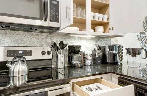Travis Heights Apartment | ATX Vibes SoCo Suite - Pool, Gym, Rooftop, Free Parking, Best Location!
