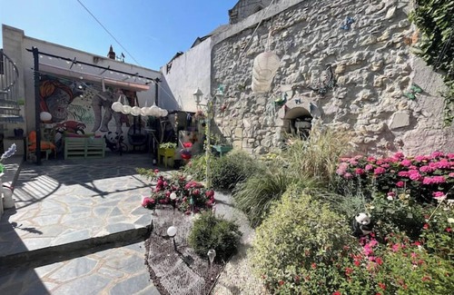 Saint-Aignan Apartment | Atypical attic studio with exterior