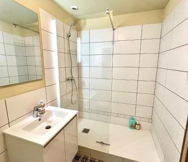 Lormont Apartment | Au Bord de la Rive