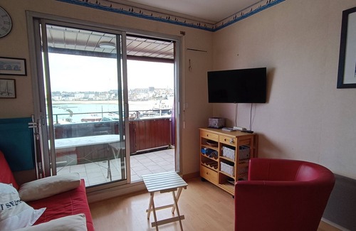 La Cite Apartment | Au Bord de Mer - apartment on marina with balcony and sea view.