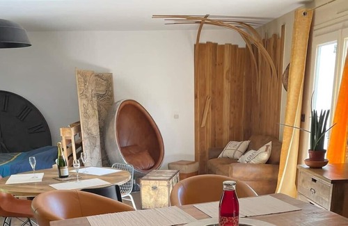Lindry Apartment | Au Calme Absolu chez Nicolas. Voyage au calme