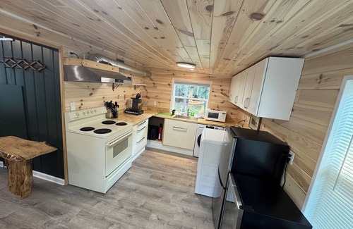 Au Gres Cabin | Au Gres Time – Vintage Cabin w/Modern Comforts - Beach, Golf, Relax