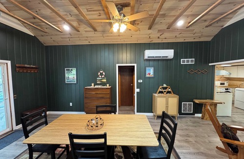Au Gres Cabin | Au Gres Time – Vintage Cabin w/Modern Comforts - Beach, Golf, Relax