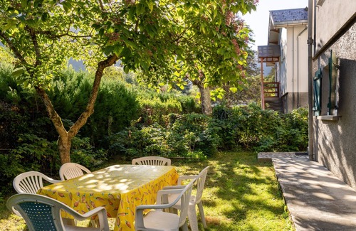 Bagneres-de-Luchon Apartment | Au Petit Sequoia - Appt avec vue montagne