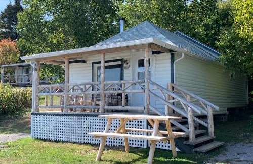 Perce Hotel | Au Pic de l'Aurore Motel-Chalets