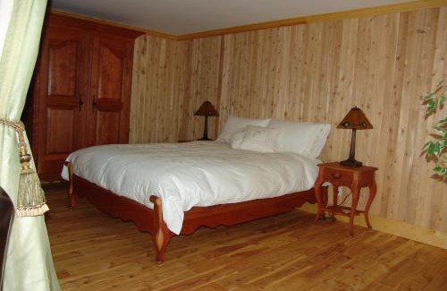 Cap-a-l'Aigle Hotel | Auberge À La Chouenne