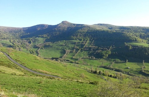 Saint-Paul-de-Salers Hotel | Auberge du Col de Neronne