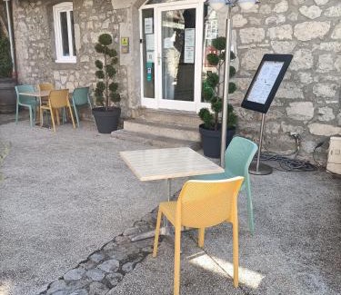 Lanas Hotel | Auberge du Vieux Lanas Logis Hotel Restaurant