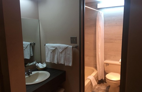 Dolbeau-Mistassini Hotel | Auberge La Diligence