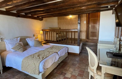 Le Mont-Saint-Michel Hotel | Auberge Saint-Pierre