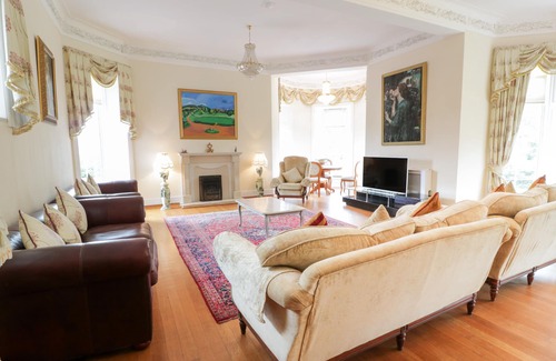 Balfron Cottage | AUCHENTROIG HOUSE, family friendly, with open fire in Buchlyvie