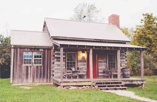 Jacksonville Cabin | Audrey's Abode - Restored log cabin, country setting, minutes from Jacksonvillen